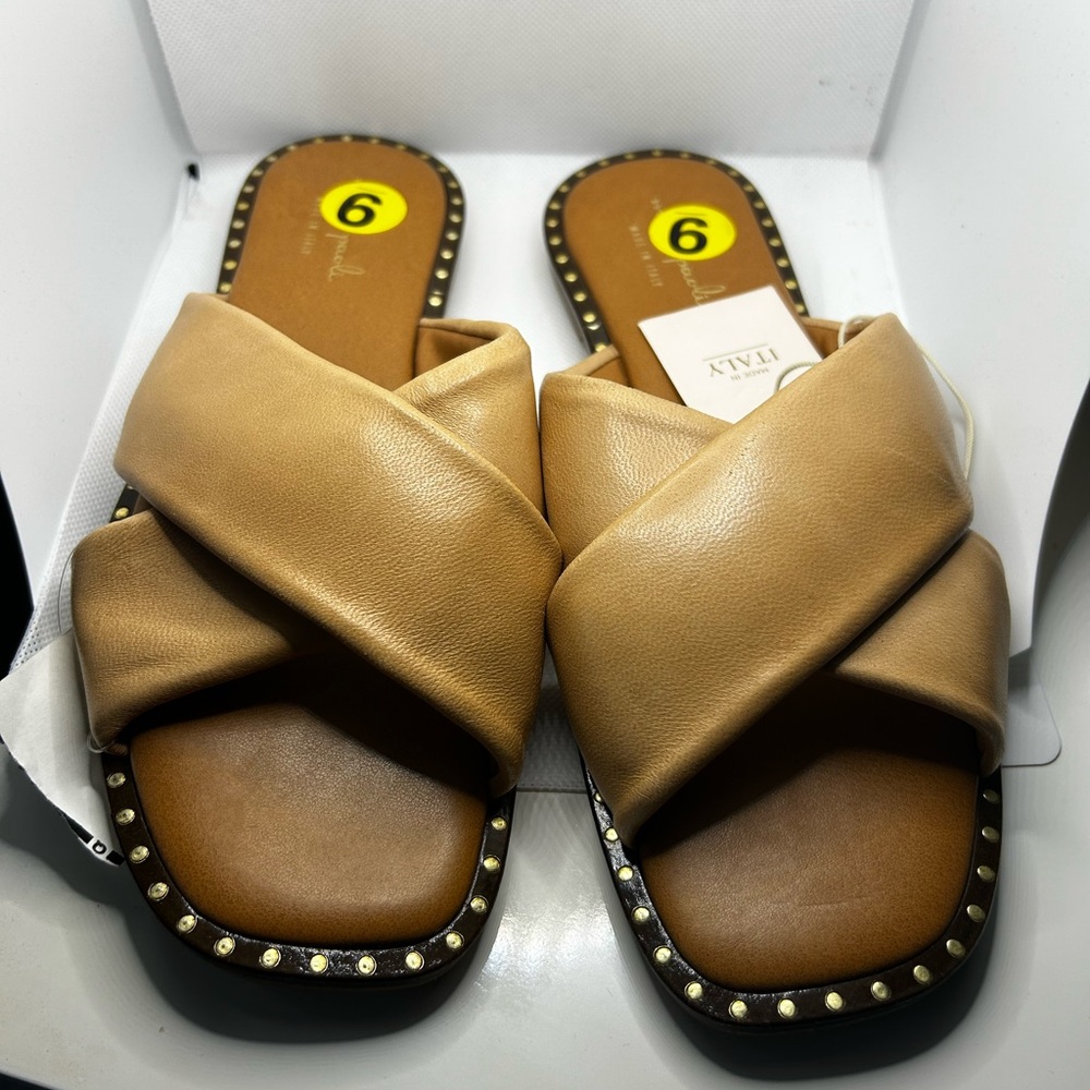 Women's Tan Sandals